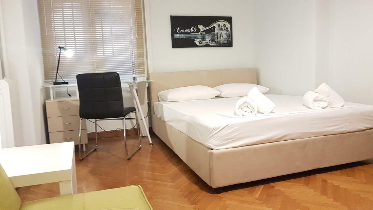 Violet Errathens Apartment - Athens Center, 7 Bd, 3 Bath Exterior photo